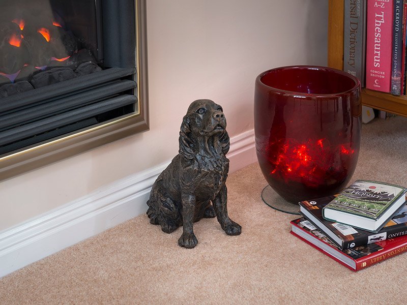 PETRIBUTES_SPANIEL Our lovely figurine ashes urns are so discreet and look lovely in any setting. Sculptured ornamental ashes urns caskets for pets.