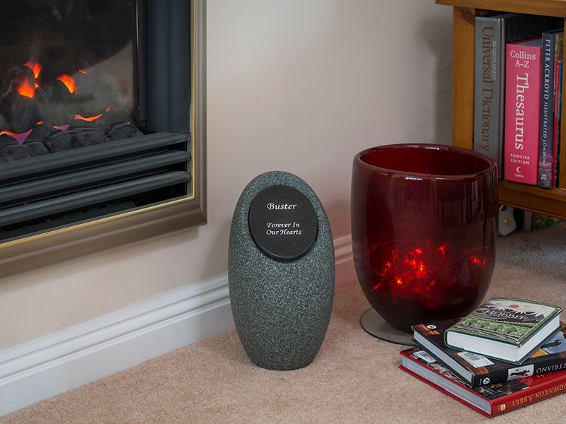 PETRIBUTES_HIGHDOWN_Black The HighDown Ashes Urn is equally attractive indoors or outdoors and may also be buried